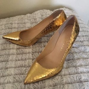 Ivanka Trump, gold snake skin pumps